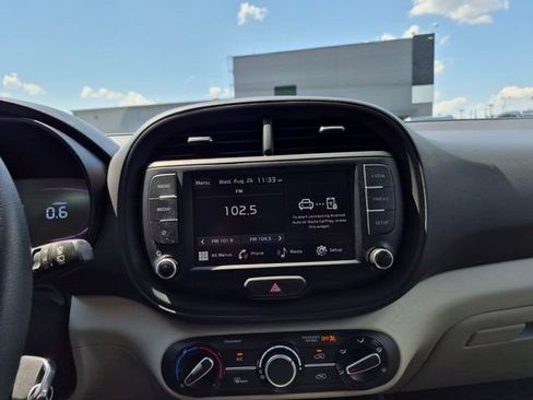 Used 2024 Kia Soul LX w/ Option Group 015 FWD image 17
