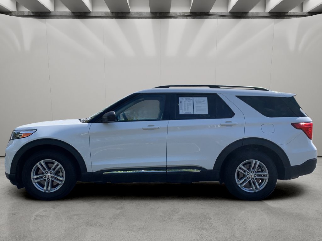 Used 2024 Ford Explorer XLT w/ Equipment Group 202A RWD image 2