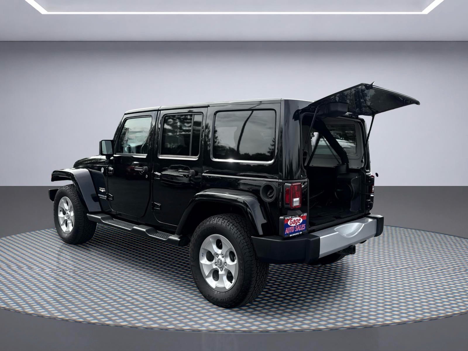 Used 2014 Jeep Wrangler Unlimited Sahara w/ Max Tow Package AWD/4WD image 9