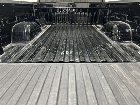 Used 2022 Chevrolet Silverado 1500 LT image 16