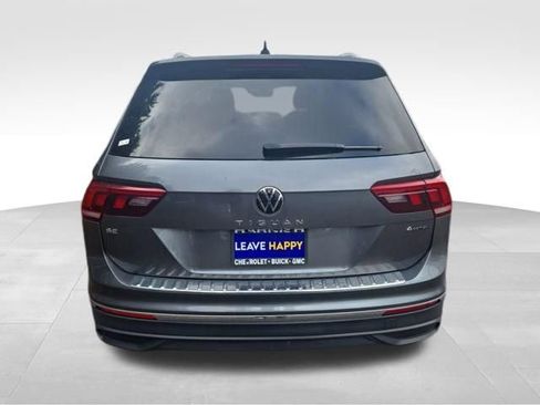 Certified 2022 Volkswagen Tiguan SE w/ Panoramic Sunroof Package image 6