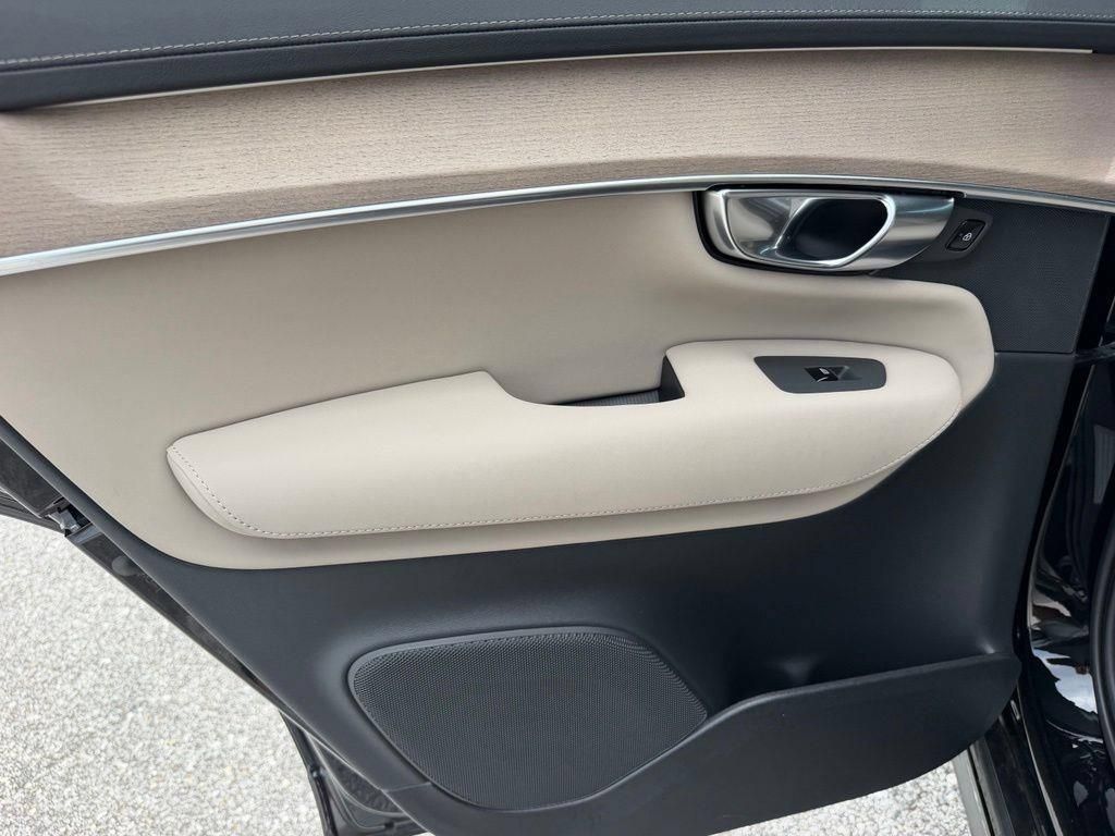 New 2026 Volvo XC90 T8 Core w/ Protection Package Premier AWD/4WD image 12