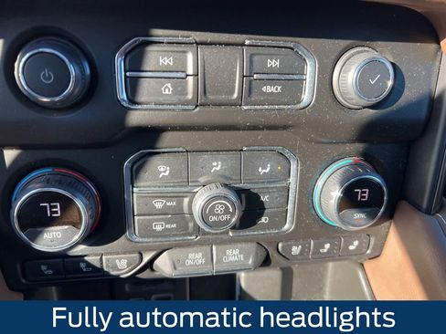 Used 2021 Chevrolet Suburban High Country image 34