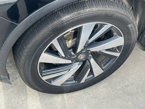 Used 2017 Nissan Murano Platinum FWD image 3