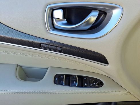 Used 2019 INFINITI QX60 Luxe w/ Essential Package image 16