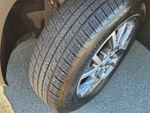 Used 2023 GMC Acadia SLT image 21