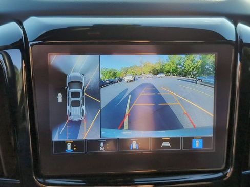 Used 2023 Chevrolet Traverse RS FWD image 22