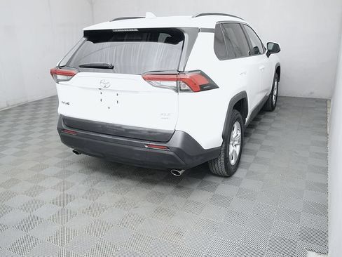 Used 2020 Toyota RAV4 XLE w/ Carpet Mat Package AWD/4WD image 5