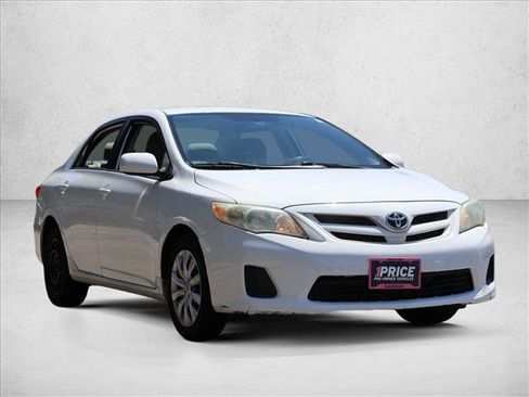 Used 2012 Toyota Corolla LE FWD image 3