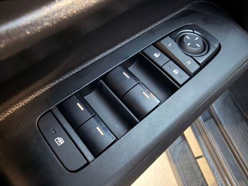 Used 2024 Toyota Tacoma SR image 11