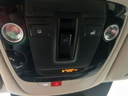 Used 2024 Kia Niro EX Touring image 16