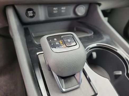 Used 2024 Nissan Rogue S AWD/4WD image 25