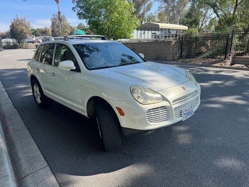 Used 2005 Porsche Cayenne Turbo image 3