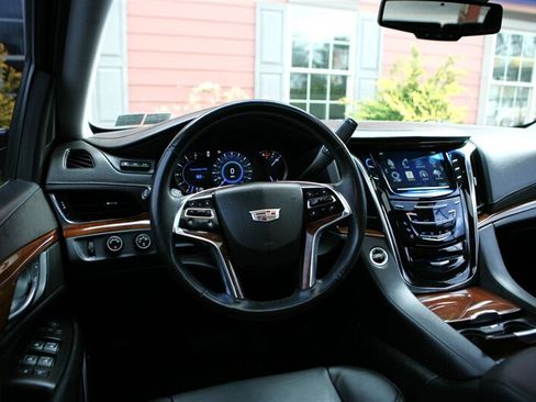 Used 2016 Cadillac Escalade Luxury image 14