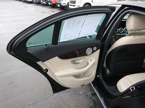 Used 2018 Mercedes-Benz C 300 Sedan image 25