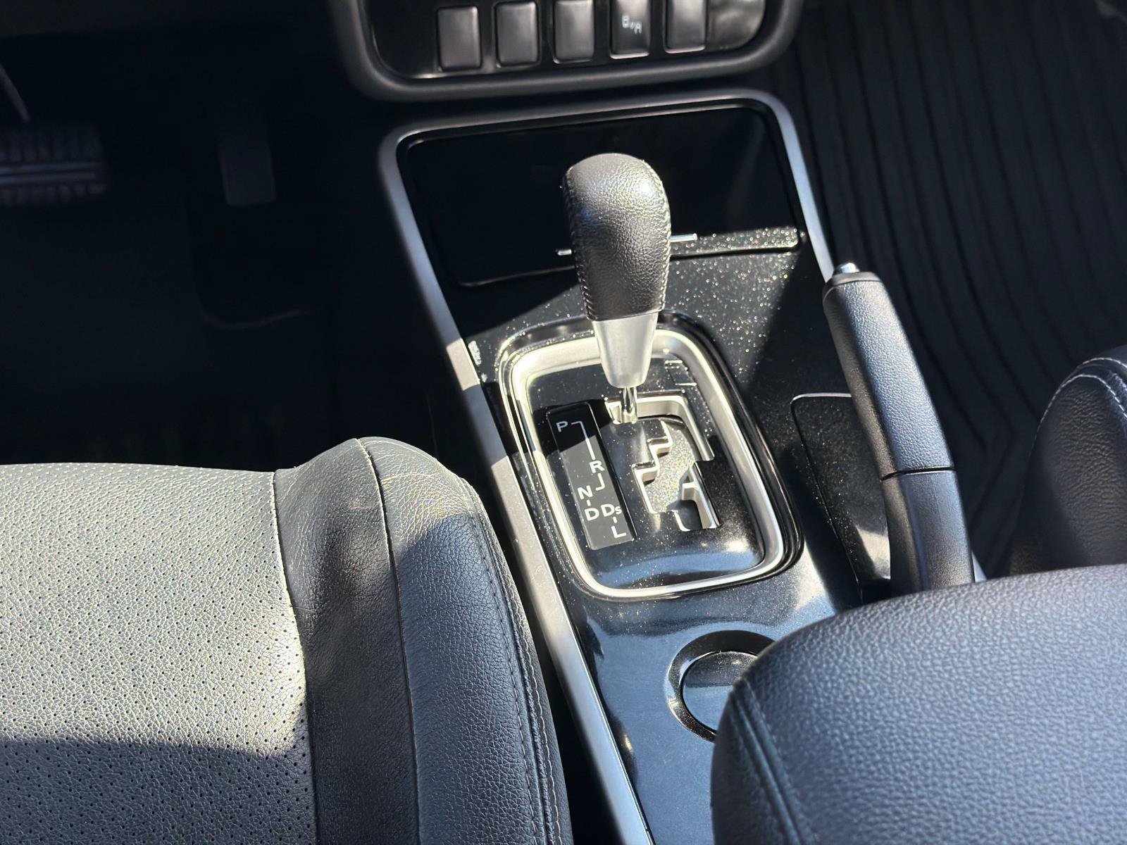 Used 2017 Mitsubishi Outlander SEL FWD image 22