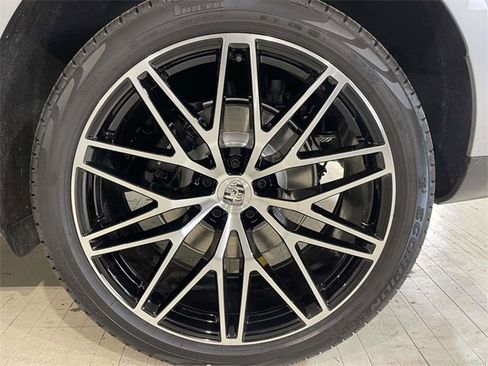 New 2026 Porsche Macan image 14