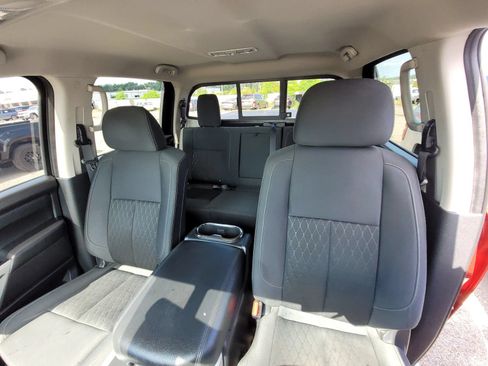 Used 2018 Nissan Titan SV w/ SV Convenience Package AWD/4WD image 22