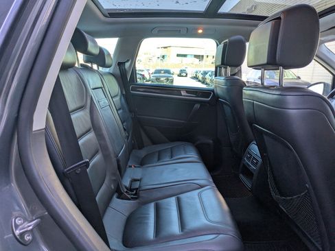 Used 2014 Volkswagen Touareg TDI image 27