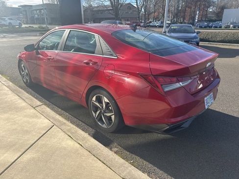 Used 2023 Hyundai Elantra Limited image 4