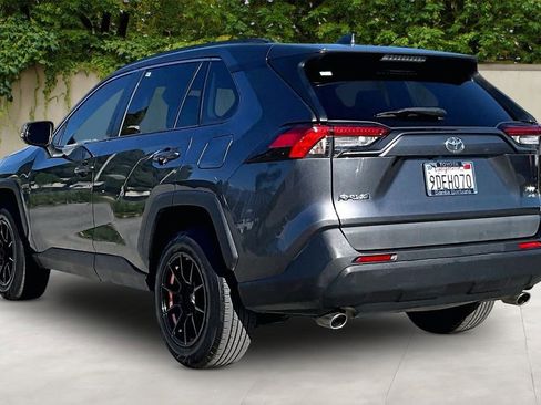 Used 2020 Toyota RAV4 XLE image 4