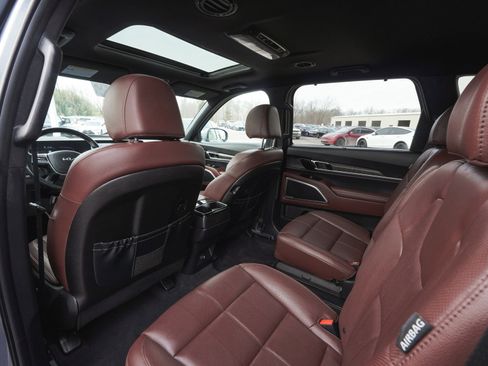 Used 2024 Kia Telluride EX w/ EX Captain's Chair Package image 36