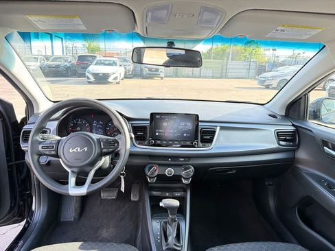 Used 2023 Kia Rio S image 2
