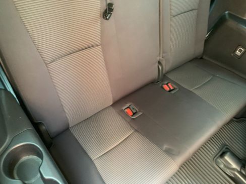 Used 2022 Toyota Highlander LE AWD/4WD image 41
