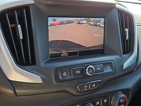 Used 2023 GMC Terrain SLE w/ Driver Convenience Package FWD image 17