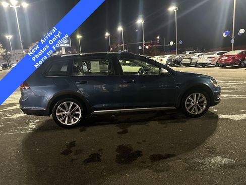 Used 2017 Volkswagen Golf Alltrack SE image 19