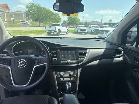 Used 2022 Buick Encore Preferred FWD image 22