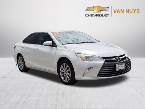 Used 2017 Toyota Camry XLE w/ Convenience Package FWD image 3