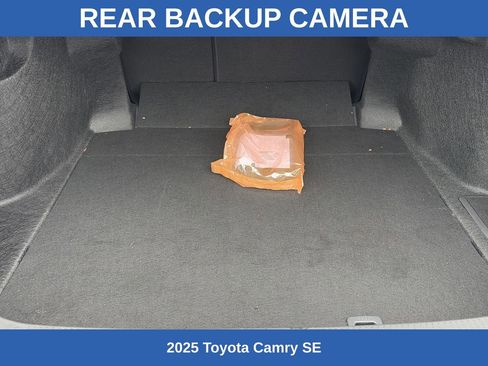 Used 2025 Toyota Camry SE image 10
