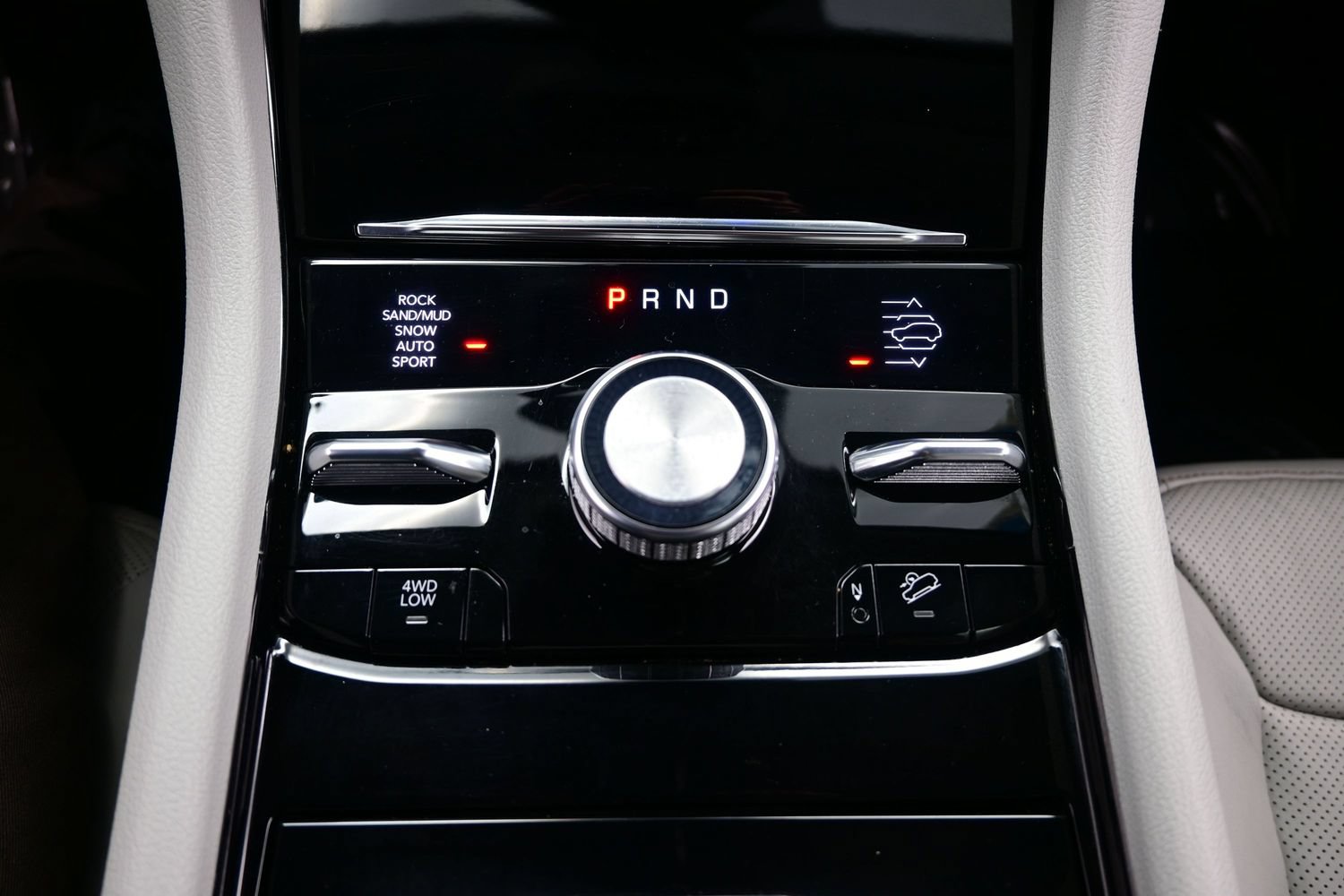 Used 2022 Jeep Grand Cherokee Overland AWD/4WD image 25