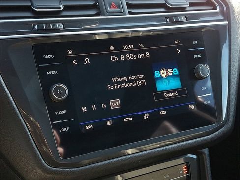 Certified 2023 Volkswagen Tiguan SE R-Line image 17