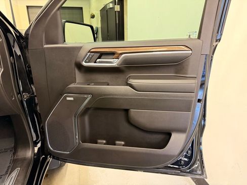 Used 2024 Chevrolet Silverado 1500 LT Trail Boss w/ Convenience Package II image 28