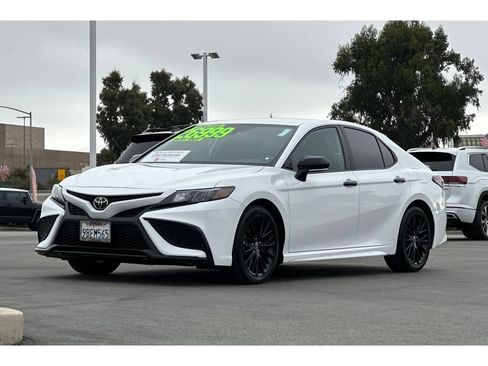 Certified 2022 Toyota Camry SE FWD image 8