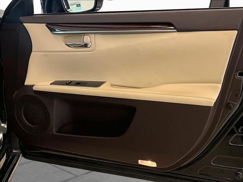 Used 2018 Lexus ES 350 w/ Luxury Package w/Wood Trim FWD image 21