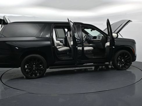 Used 2026 Cadillac Escalade ESV Platinum Sport w/ LPO, ONYX Package AWD/4WD image 27