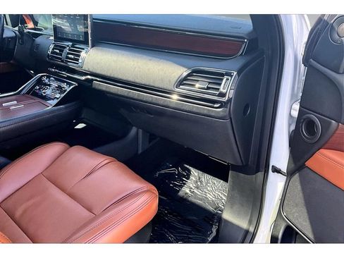 Used 2021 Lincoln Navigator Reserve AWD/4WD image 25
