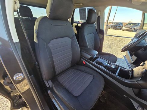 Used 2019 Ford Edge SE image 32