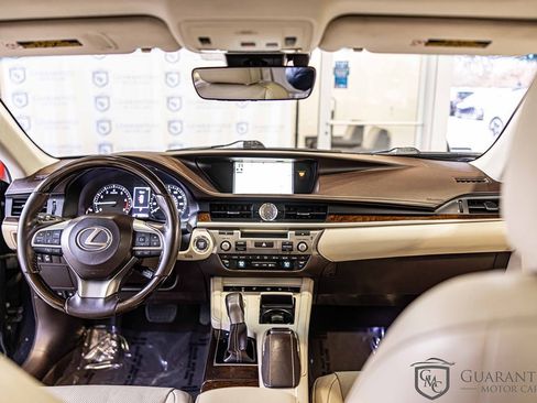 Used 2017 Lexus ES 350 w/ Luxury Package image 38
