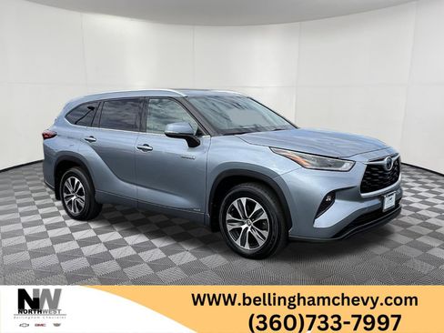 Used 2021 Toyota Highlander XLE image 1