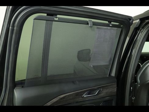 Used 2022 Jeep Grand Cherokee Overland w/ Luxury Tech Group IV image 28