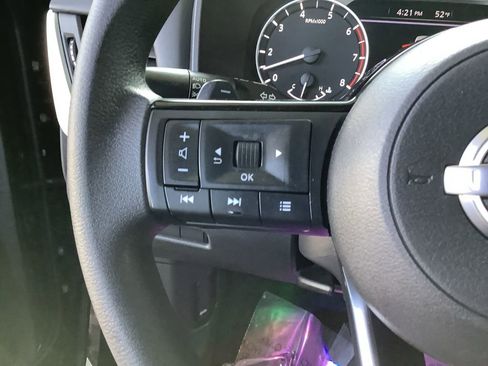 Used 2023 Nissan Rogue SV image 21