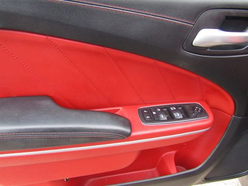 Used 2019 Dodge Charger Scat Pack w/ Technology Group image 17