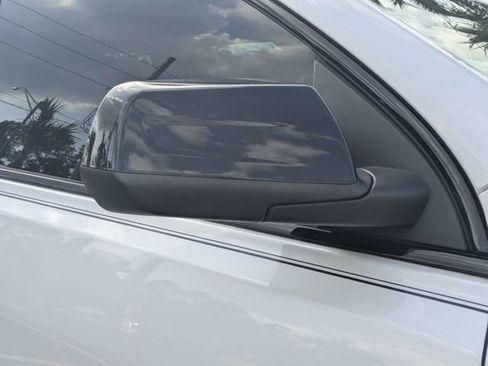 Used 2019 GMC Acadia SLT w/ Black Edition image 9