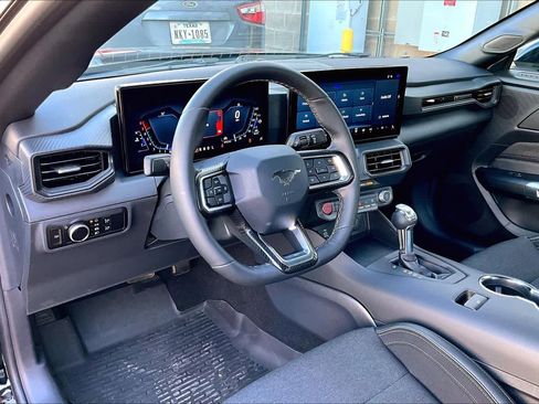 Used 2025 Ford Mustang Coupe image 18