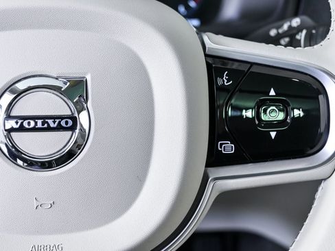 Certified 2022 Volvo XC90 T5 Momentum w/ Advanced Package image 13