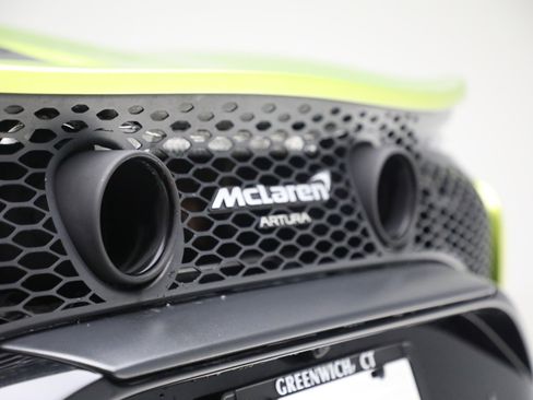 Used 2024 McLaren Artura image 23